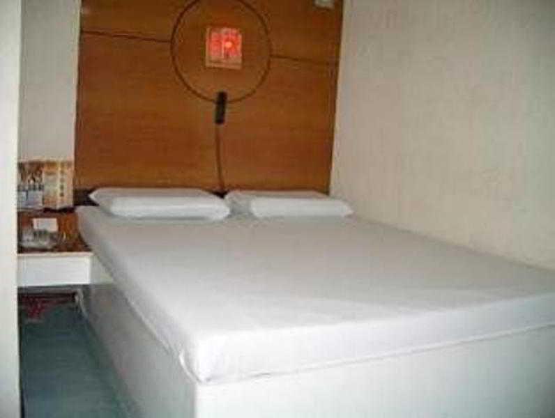 Hotel Sogo Edsa Caloocan Esterno foto
