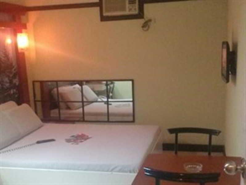 Hotel Sogo Edsa Caloocan Esterno foto
