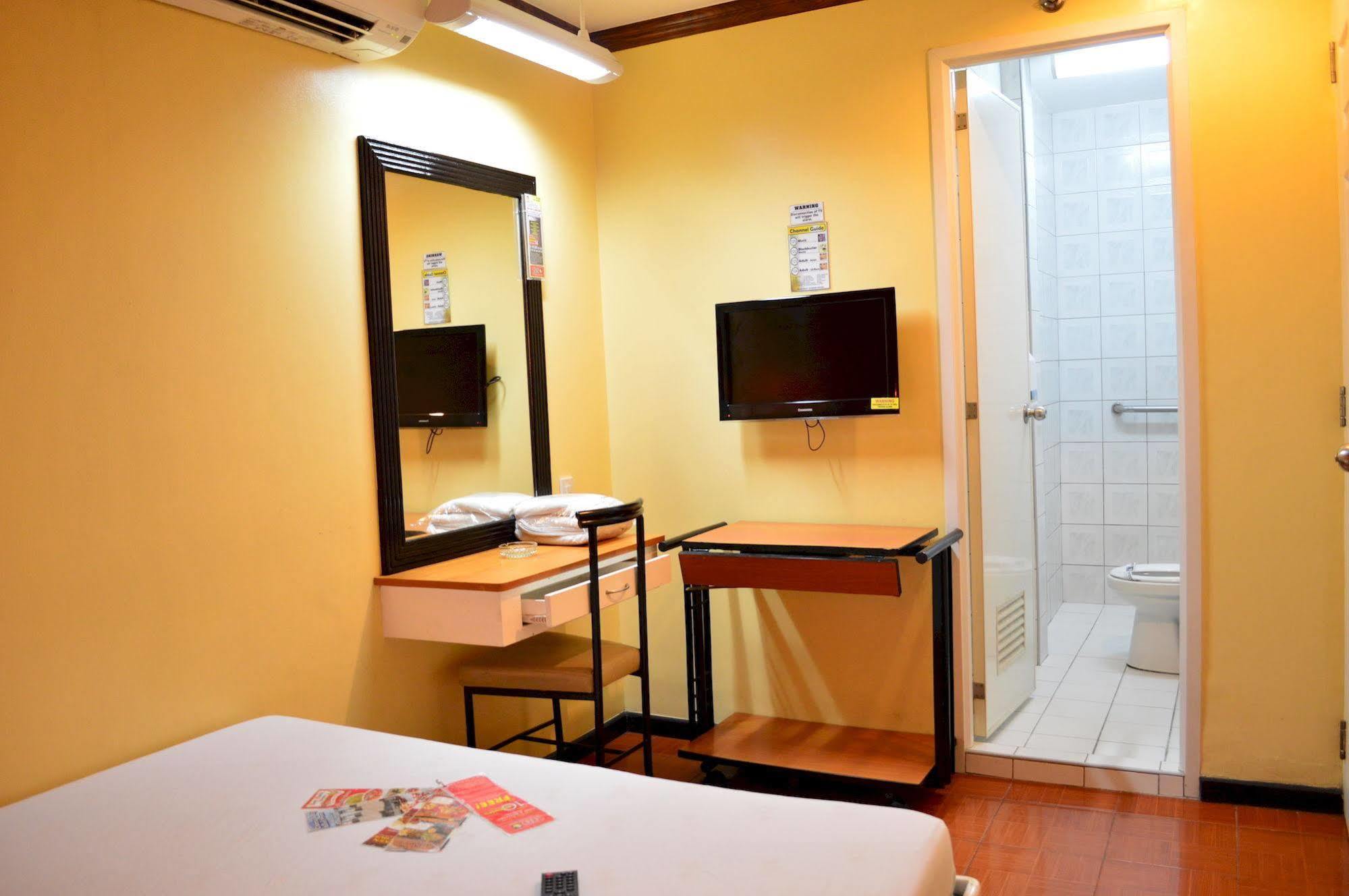 Hotel Sogo Edsa Caloocan Esterno foto