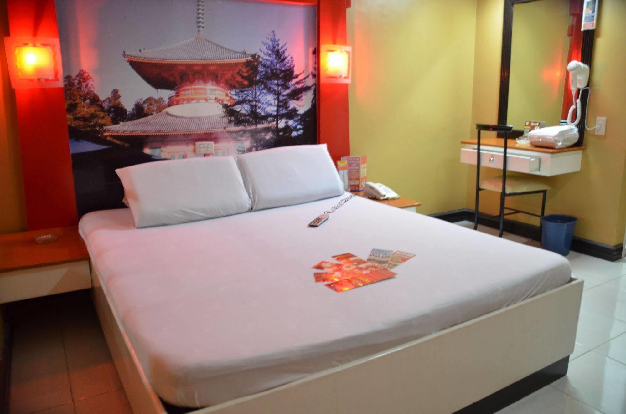 Hotel Sogo Edsa Caloocan Esterno foto