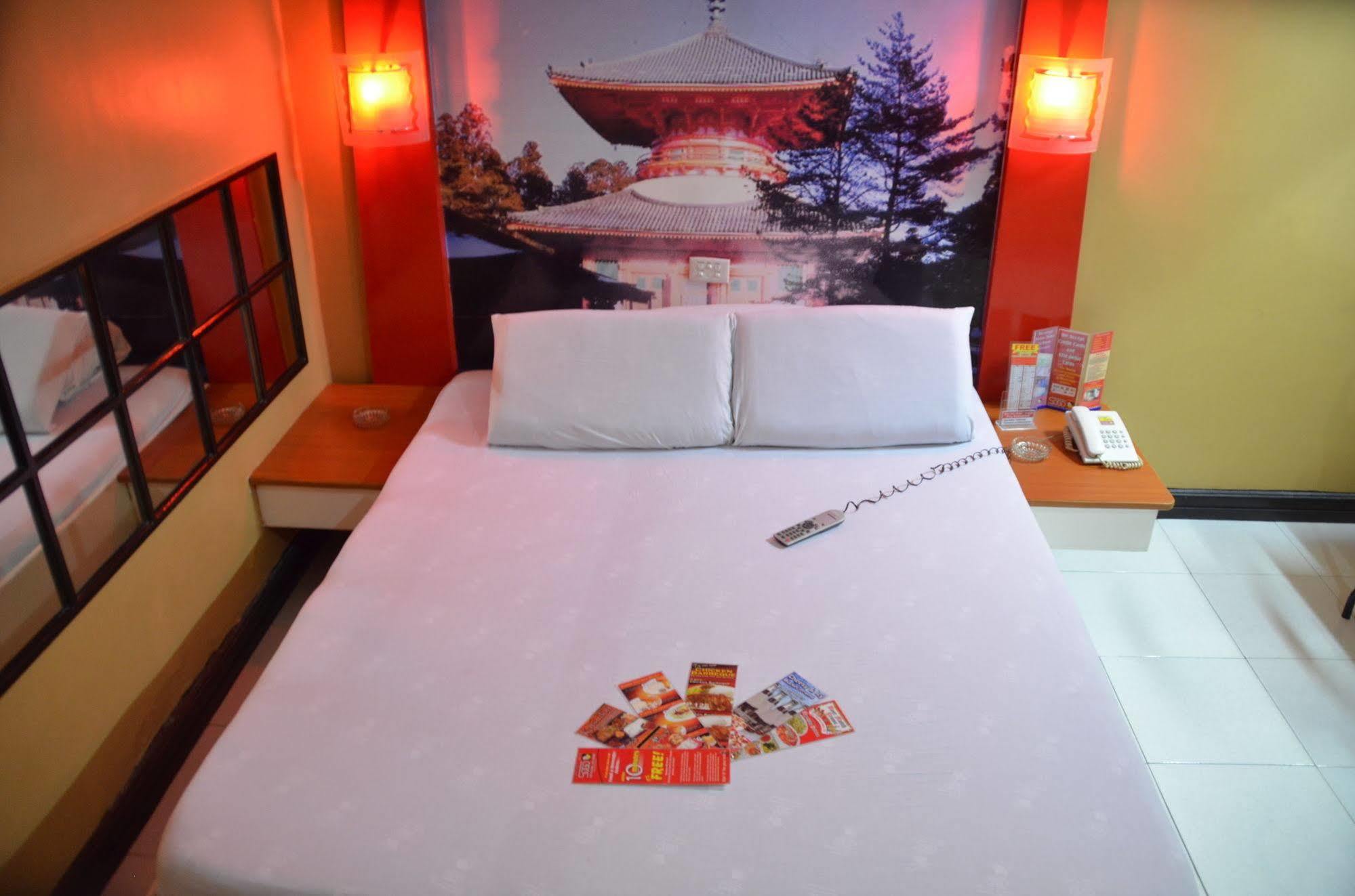 Hotel Sogo Edsa Caloocan Esterno foto